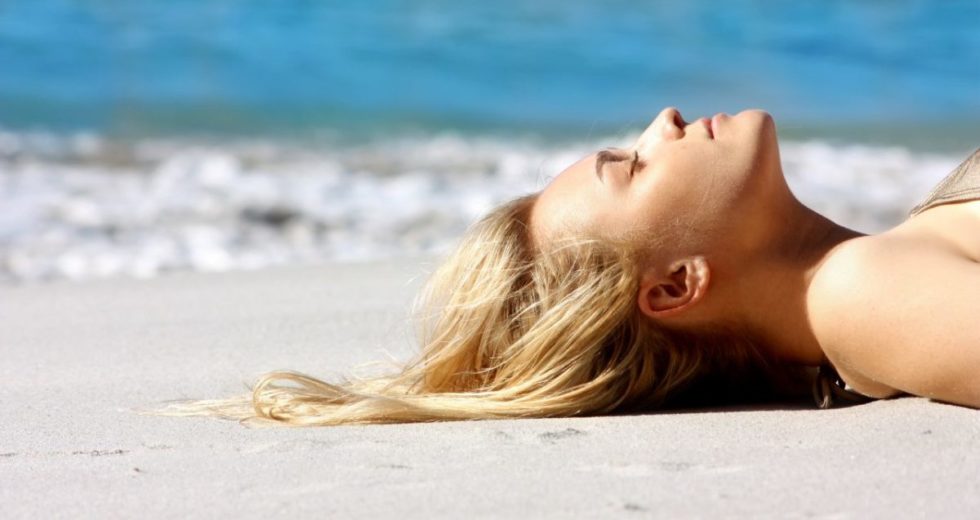 Quando o dia de praia ou na piscina acaba, o que as mulheres precisam é reparar os danos causados pelo sol, mar, cloro… Por isso, é bem importante restaurar a beleza dos fios com tratamentos na hora do banho. Mantenha seu…Continue lendo…